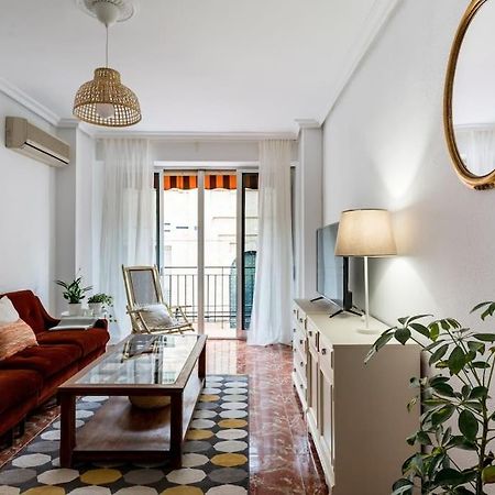 Santa Justa Urban Apartment Sevilla Bagian luar foto