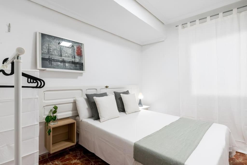 Santa Justa Urban Apartment Sevilla Bagian luar foto