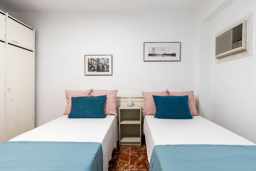 Santa Justa Urban Apartment Sevilla Bagian luar foto