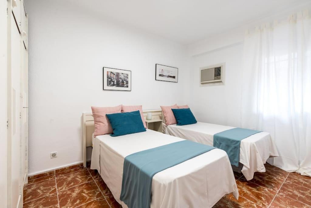 Santa Justa Urban Apartment Sevilla Bagian luar foto