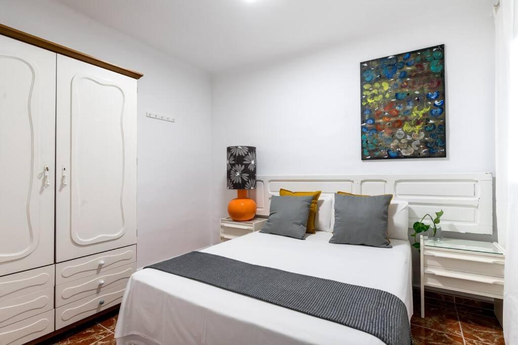 Santa Justa Urban Apartment Sevilla Bagian luar foto