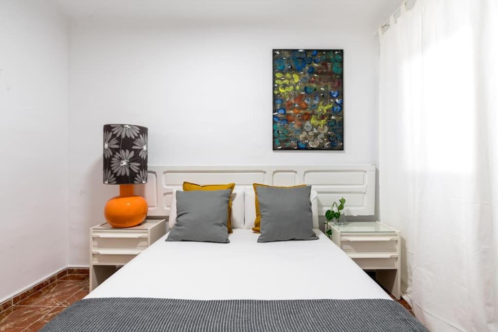 Santa Justa Urban Apartment Sevilla Bagian luar foto