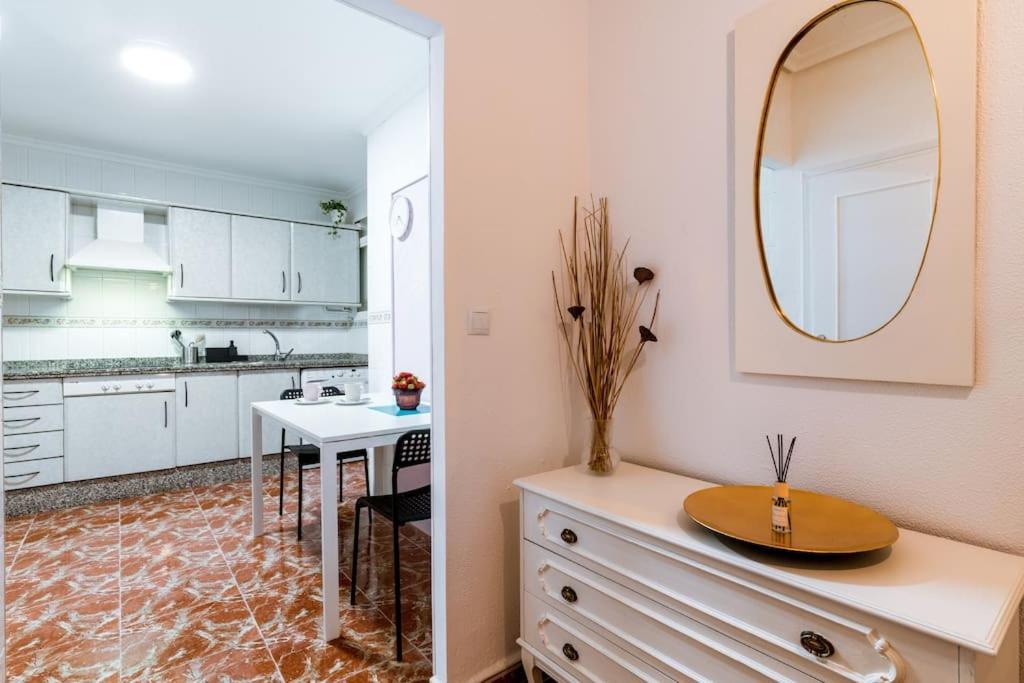 Santa Justa Urban Apartment Sevilla Bagian luar foto