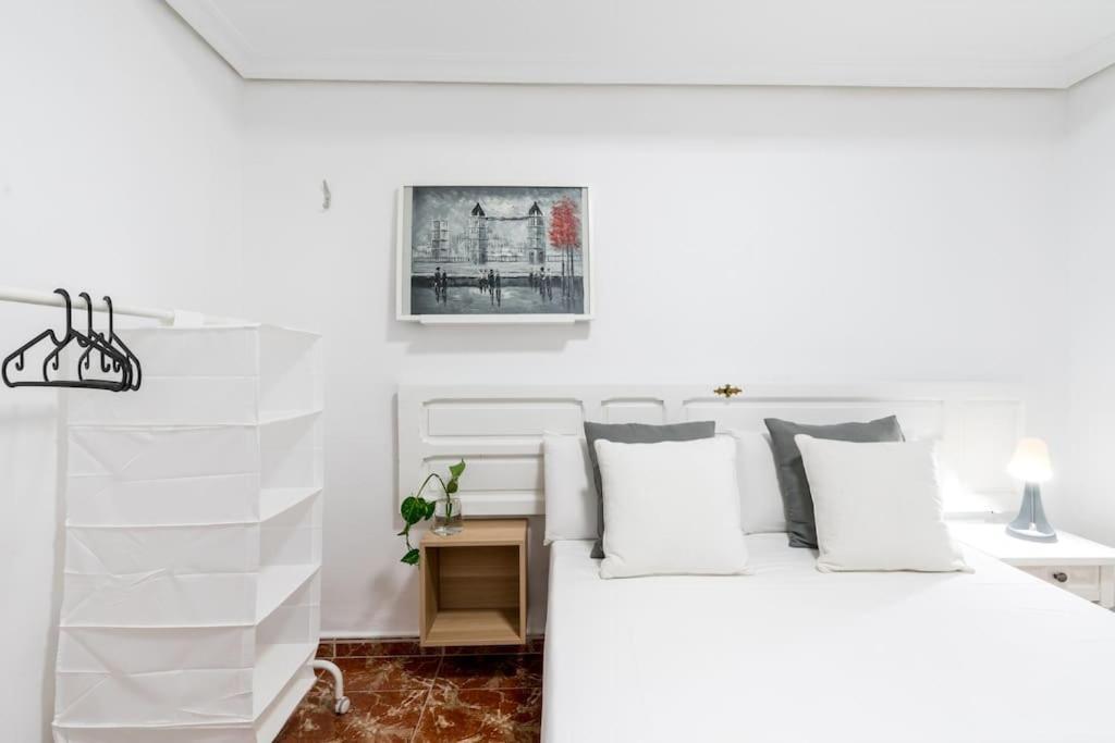 Santa Justa Urban Apartment Sevilla Bagian luar foto